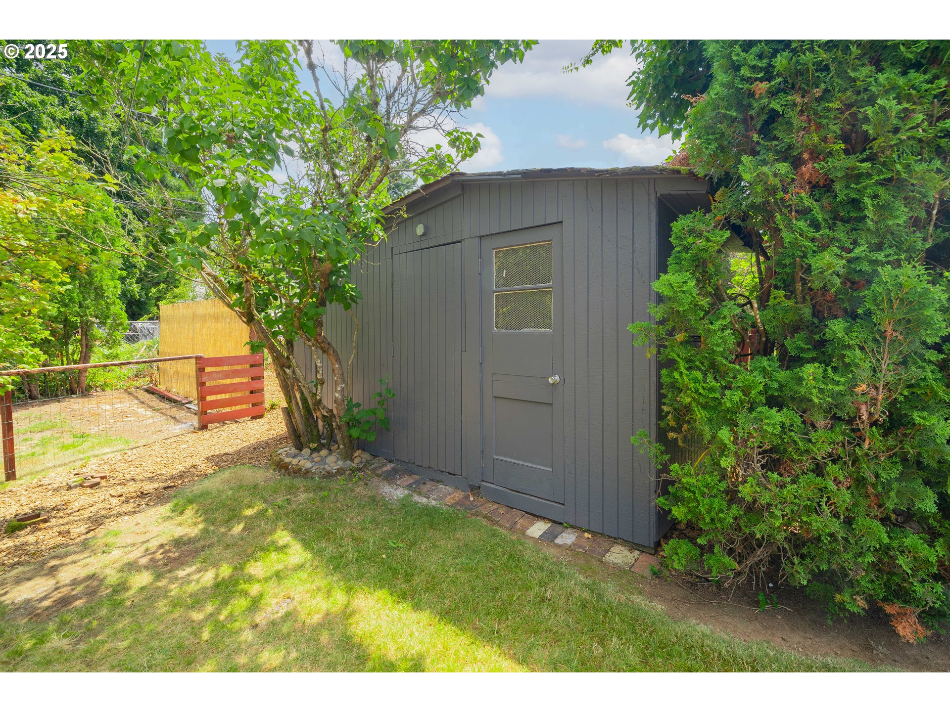 2146 Southeast 185th Avenue Gresham, OR 97233 - Photo 46 of 48 a backyard of a house with plants and trees