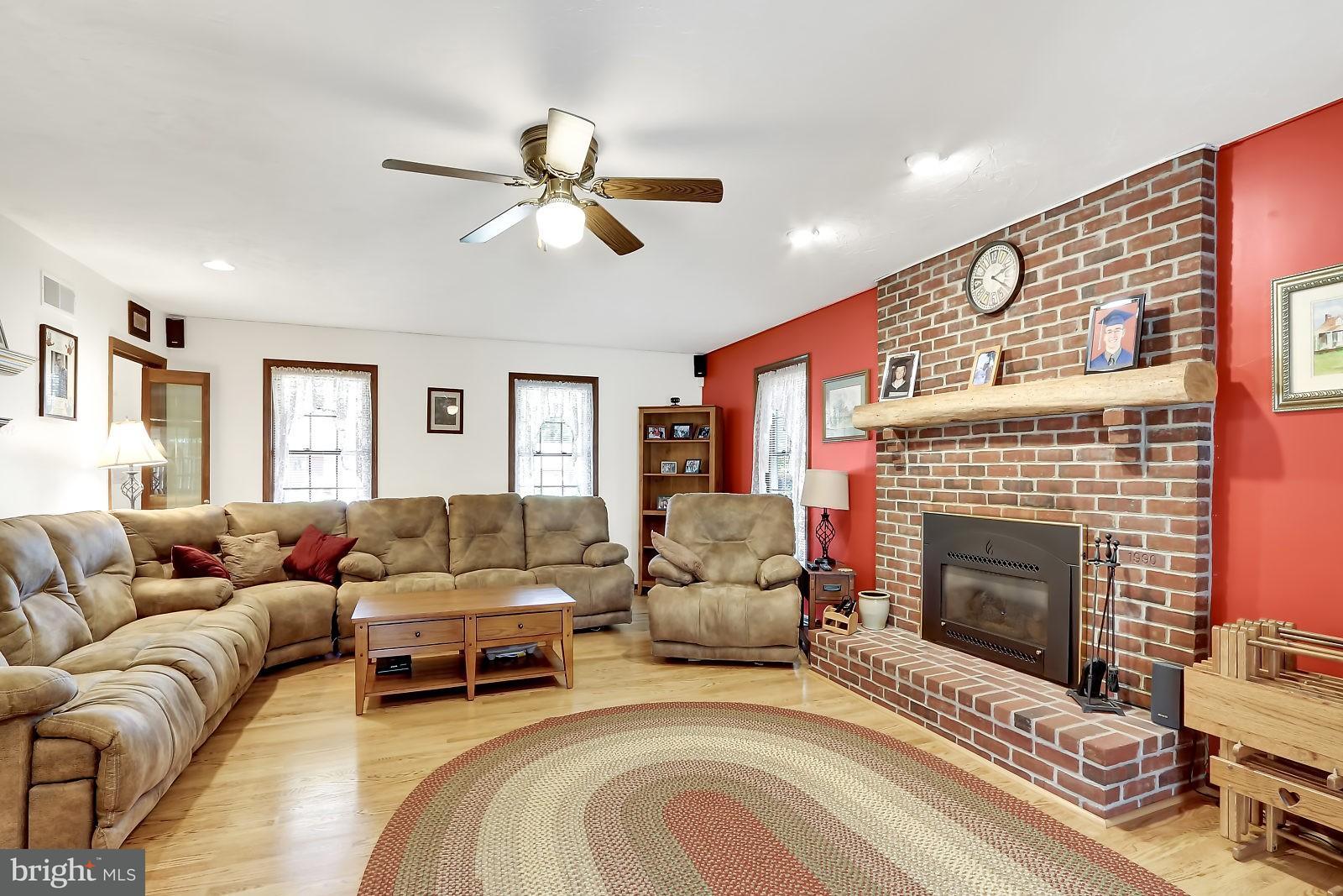 306 Glenview Road Spring Grove, PA 17362 - Photo 3 of 34
