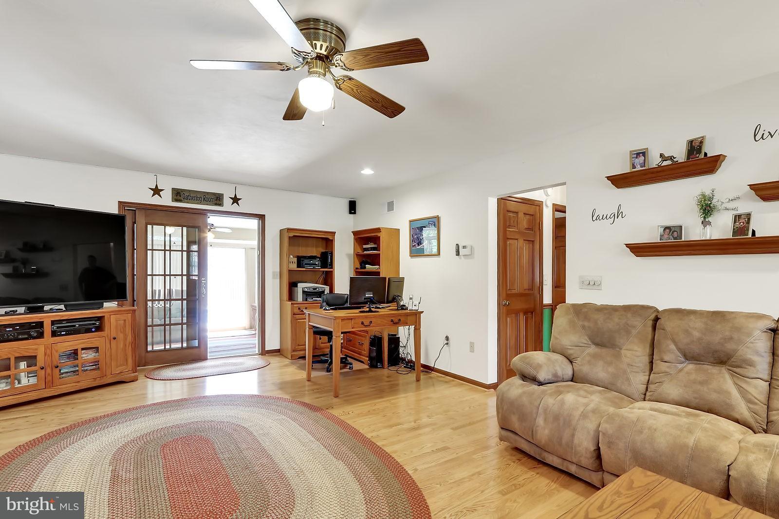306 Glenview Road Spring Grove, PA 17362 - Photo 4 of 34