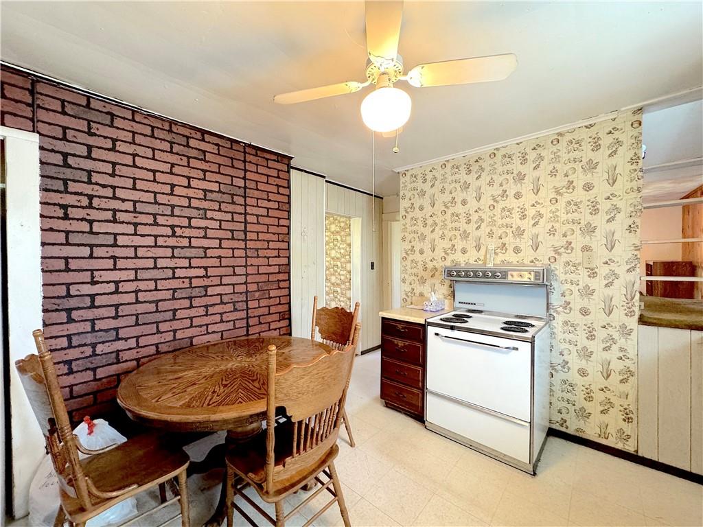 3003 Riverside Drive Claridge, PA 15623 - Photo 11 of 28 a balcony with a table and chairs