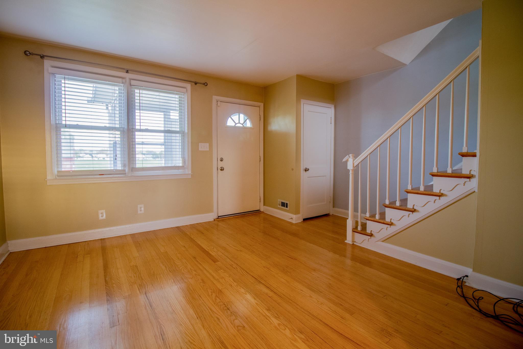 2730 Plainfield Road Baltimore, MD 21222 - Photo 6 of 29 Living Room