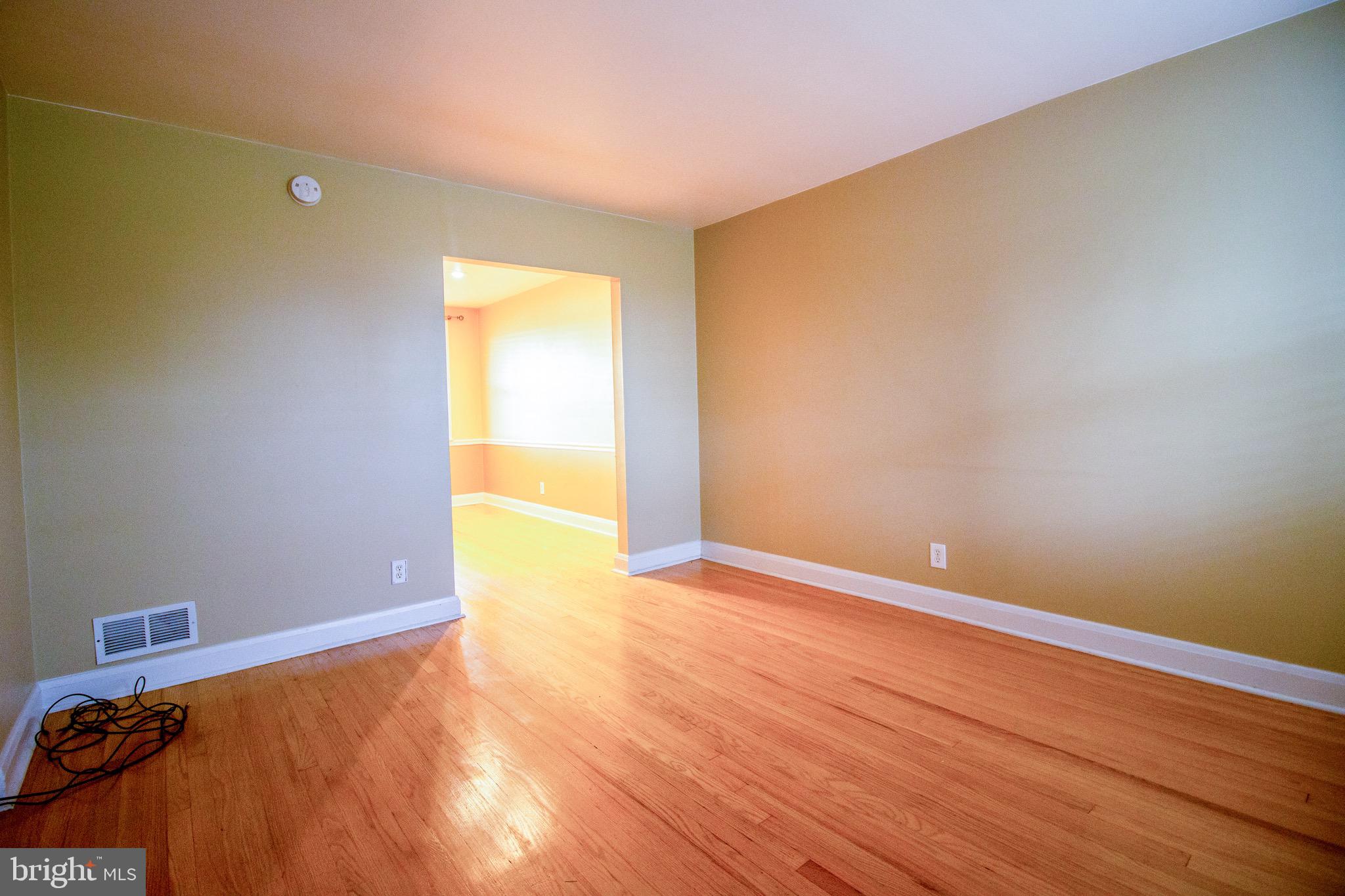 2730 Plainfield Road Baltimore, MD 21222 - Photo 7 of 29 Living Room