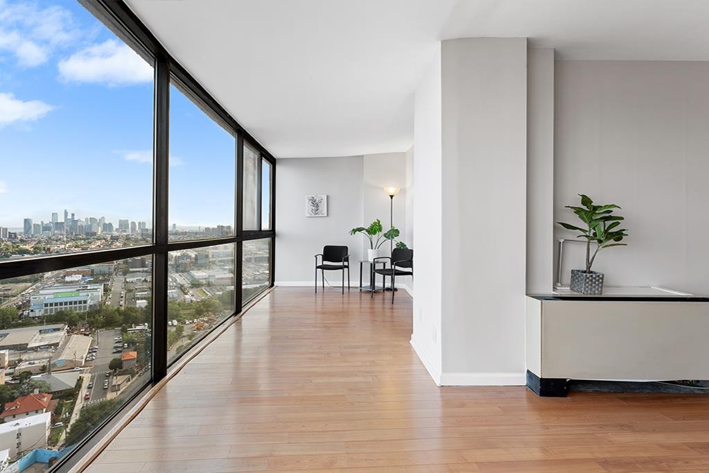 380 Mountain Road, Unit 907 Union City, NJ 07087 - Photo 4 of 25 a view of interior of the house