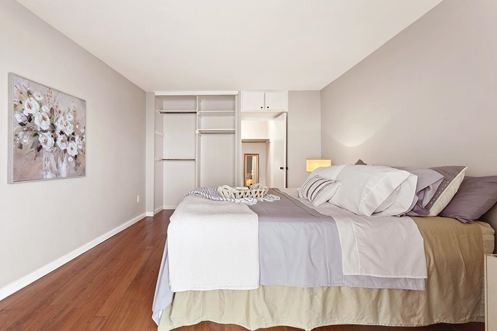 380 Mountain Road, Unit 907 Union City, NJ 07087 - Photo 6 of 25 a bedroom with a bed and a painting on the wall