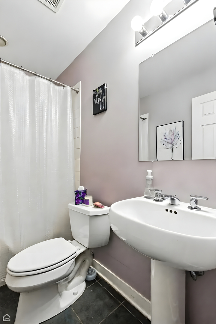 1258 West Cottage Place Chicago, IL 60607 - Photo 5 of 20 Gallery Image 5