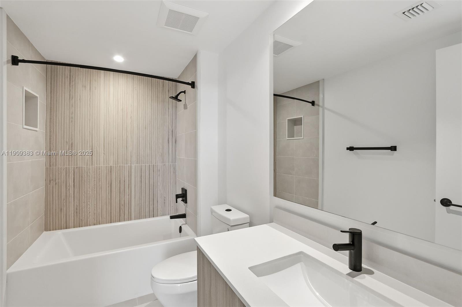 3900 Alton Road, Unit D1 Miami Beach, FL 33140 - Photo 10 of 17