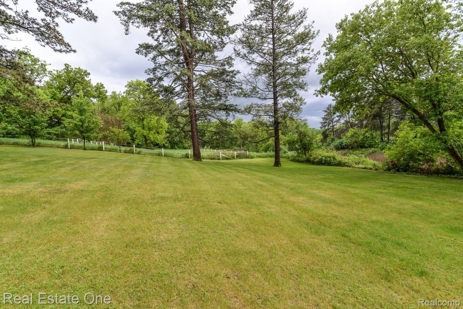 8775 Water Road Holly, MI 48442 - Photo 5 of 59 ...