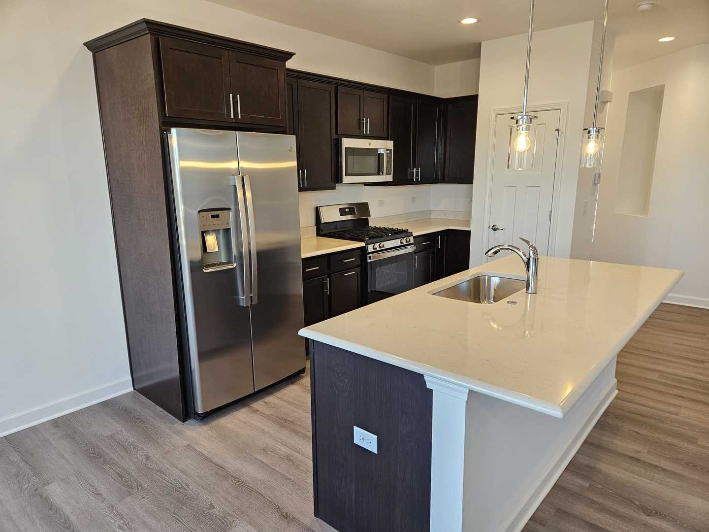 334 Masters Drive Addison, IL 60101 - Photo 4 of 25