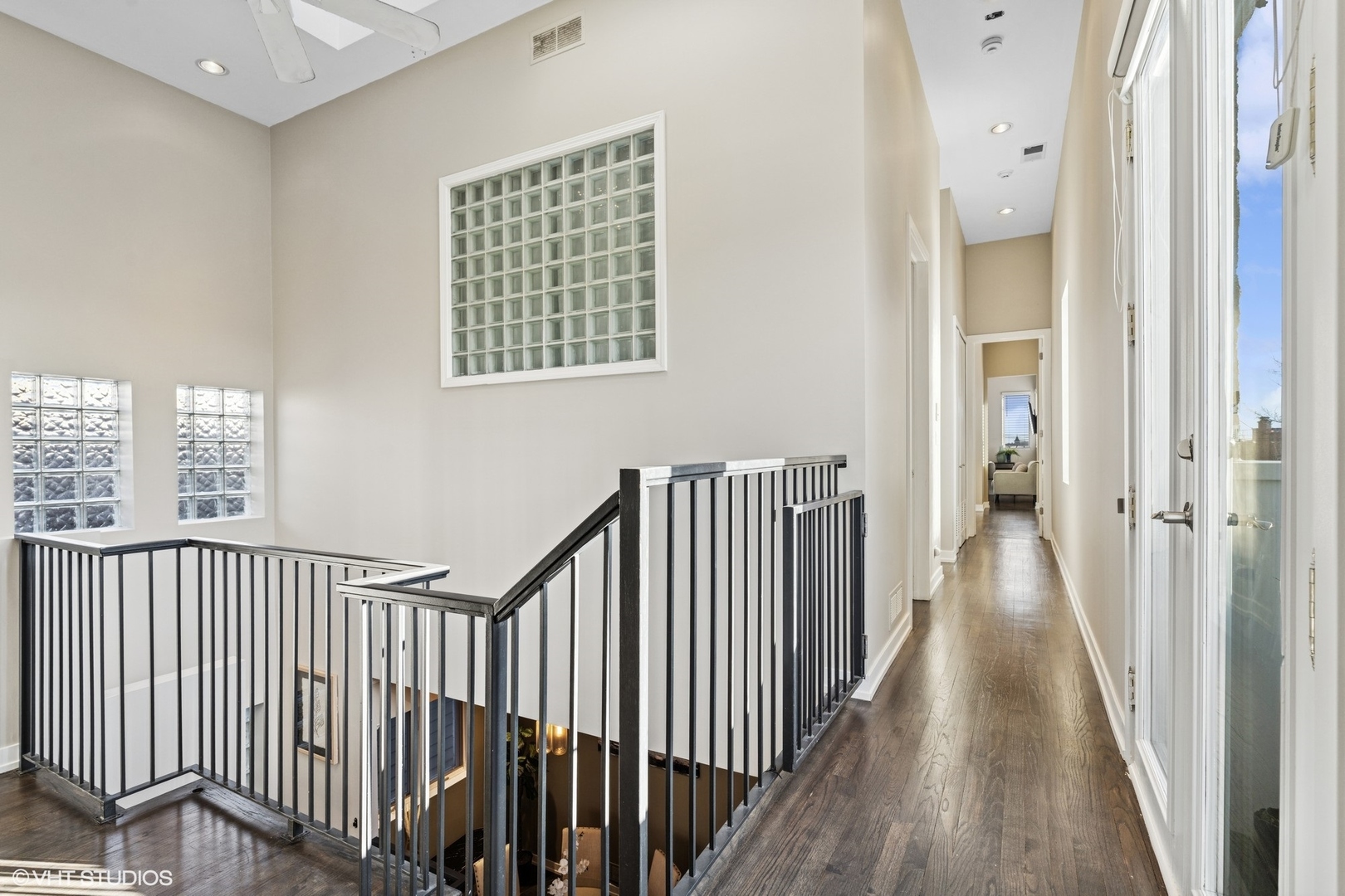 1625 West Barry Avenue, Unit 3 Chicago, IL 60657 - Photo 17 of 32