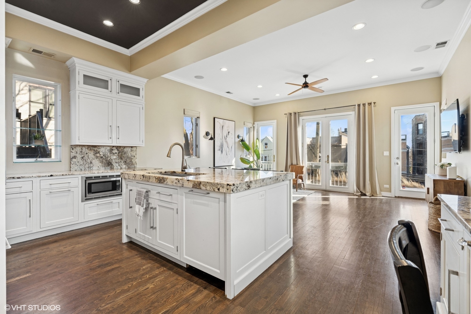 1625 West Barry Avenue, Unit 3 Chicago, IL 60657 - Photo 9 of 32