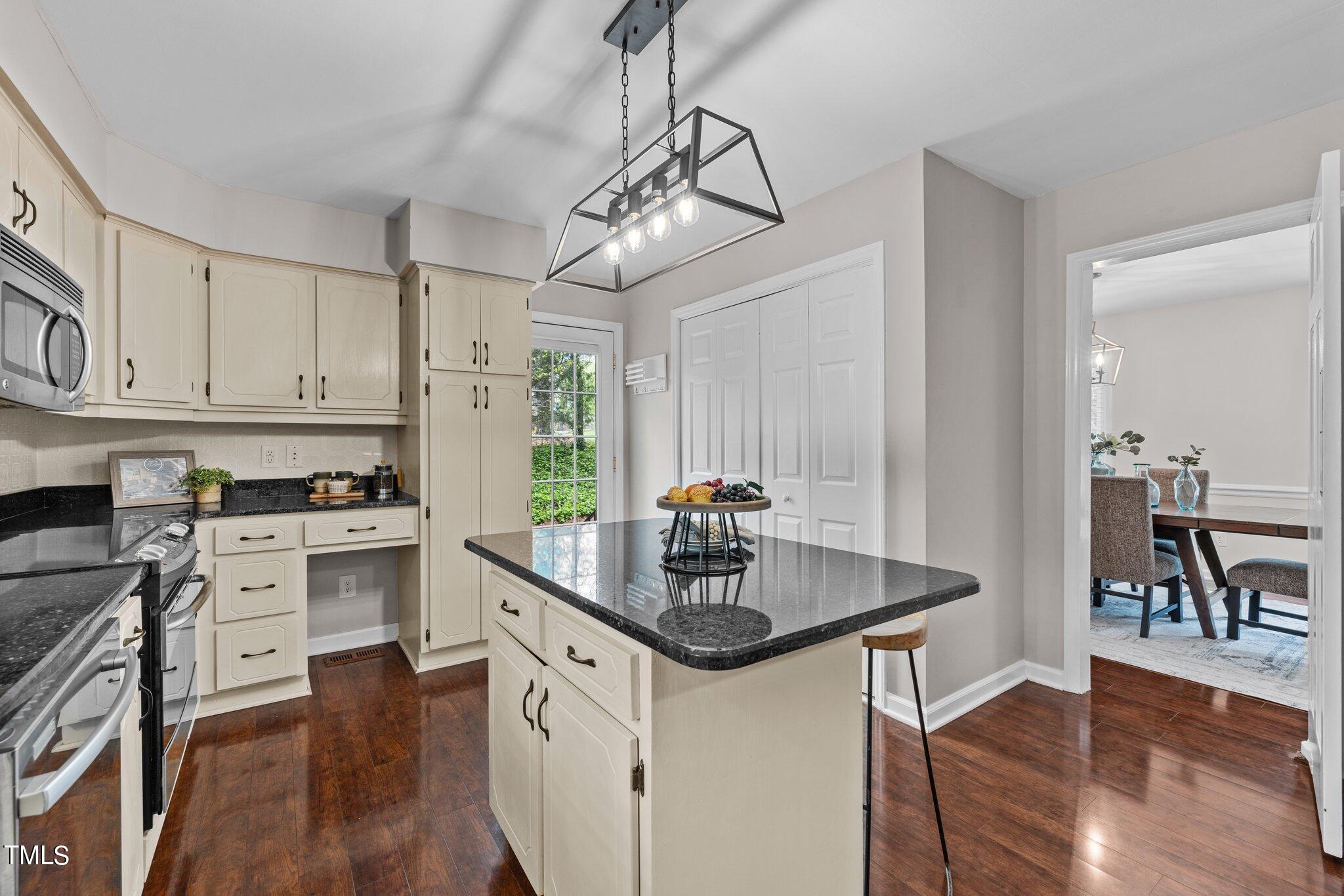 1401 Deboy Street Raleigh, NC 27606 - Photo 11 of 50 35-web-or-mls-5Z8A2633