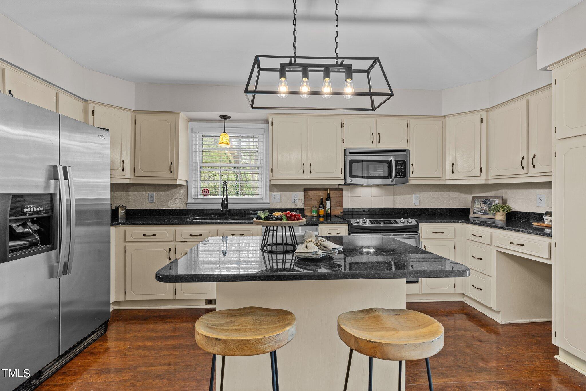 1401 Deboy Street Raleigh, NC 27606 - Photo 8 of 50 39-web-or-mls-5Z8A2645