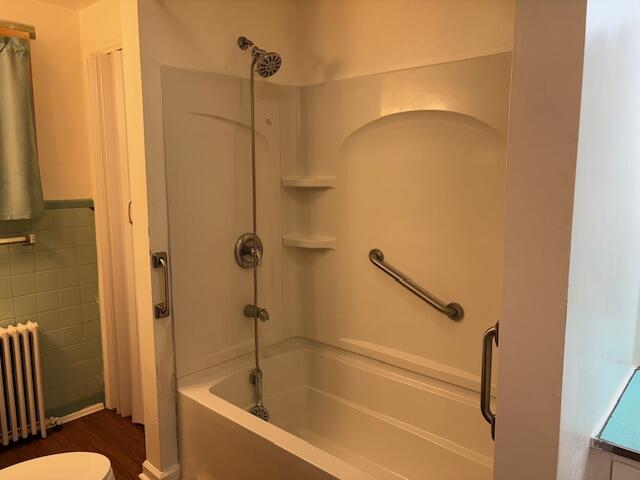 2356 West Riverside Drive Salem, VA 24153 - Photo 19 of 22 a bathroom with a bath tub with a shower