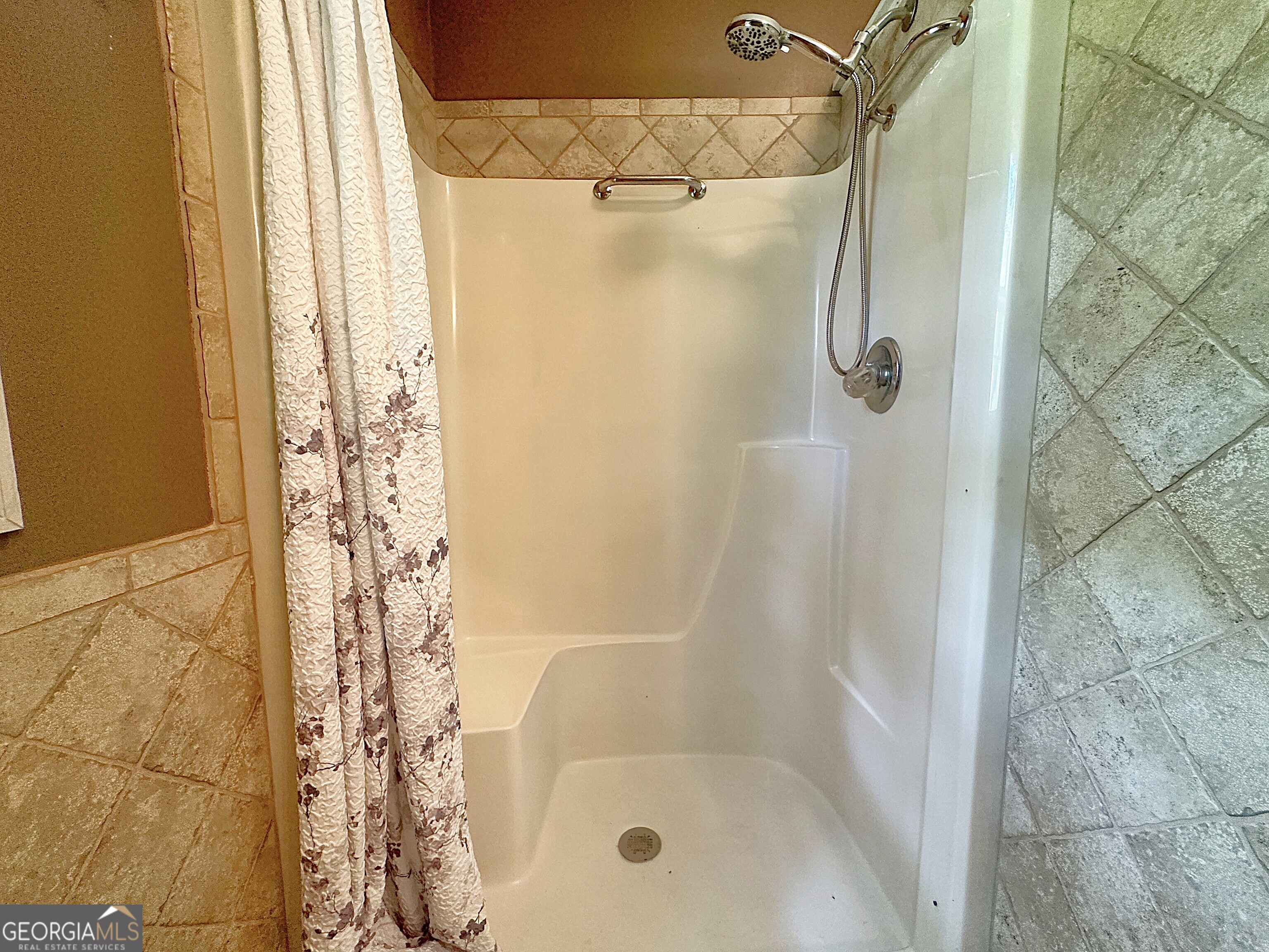 112 Greenbriar Trail LaGrange, GA 30241 - Photo 16 of 29 a bathroom with a shower