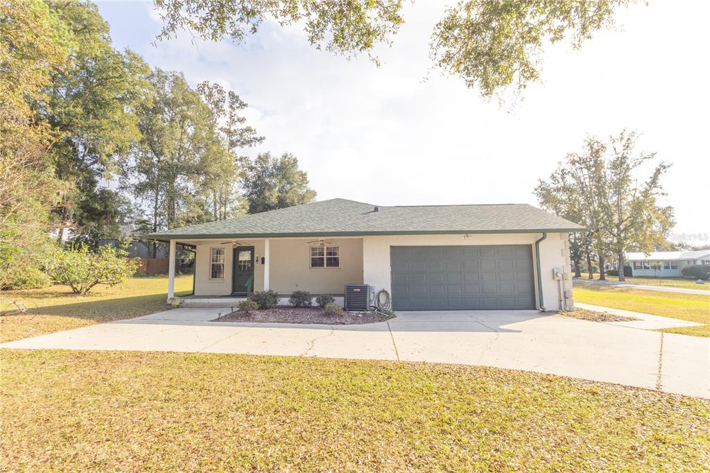 12681 Southeast 54th Avenue Belleview, FL 34420 - Photo 46 of 46 a front view of house with yard and trees around