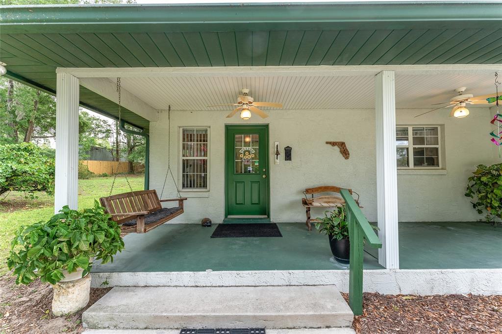 12681 Southeast 54th Avenue Belleview, FL 34420 - Photo 7 of 46 a front view of a house with a garden