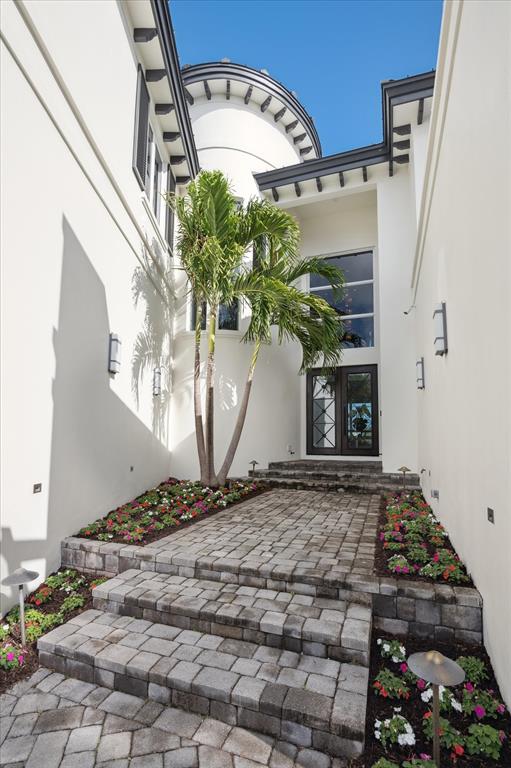 2400 Bay Drive Pompano Beach, FL 33062 - Photo 51 of 55 a view of a entryway