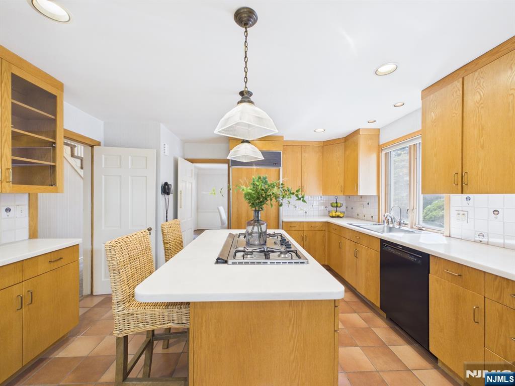 318 Beechwood Road Ridgewood, NJ 07450 - Photo 11 of 29 Gallery Image 11