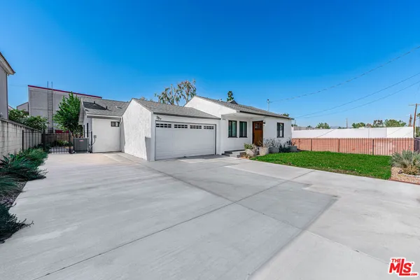 $1,249,000 | 5941 Etiwanda Avenue, Tarzana, CA 91356