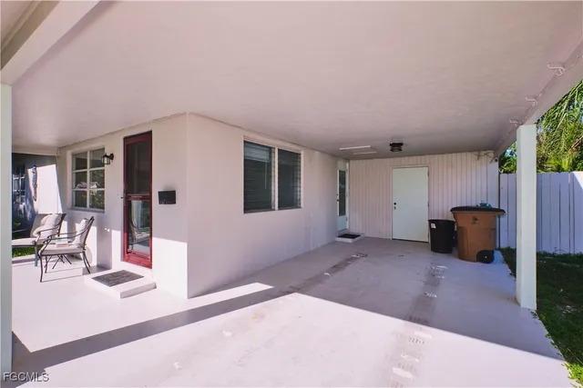 a view of livingroom with furniture and windows