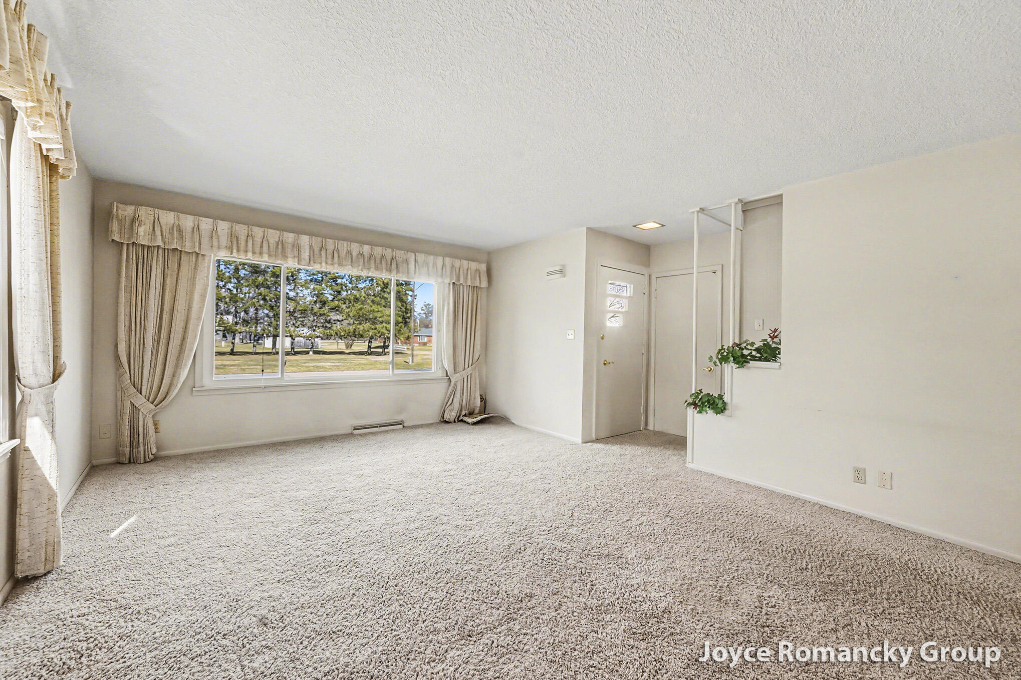 503 West Gilson Street Edmore, MI 48829 - Photo 4 of 30 _DSC0476