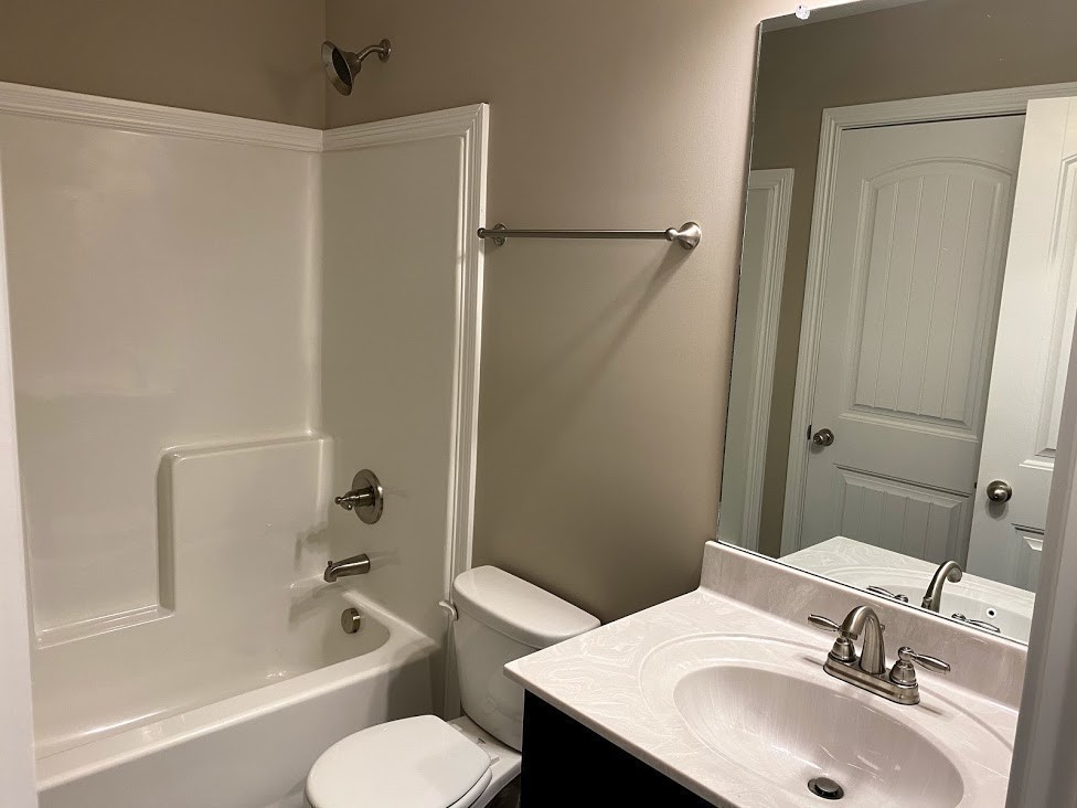 555 Heritage Pointe Drive, Unit B Clarksville, TN 37042 - Photo 8 of 9 a bathroom with a sink toilet and shower