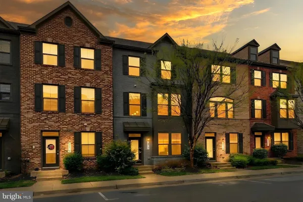 $769,900 | 22317 Seabring Terrace, Ashburn, VA 20148