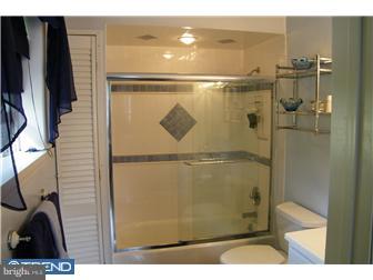 818 Edinburg Road Hamilton, NJ 08619 - Photo 6 of 12 Bathroom