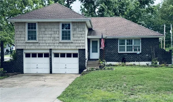 $210,000 | 418 Southwest Sunset Drive, Lee's Summit, MO 64081