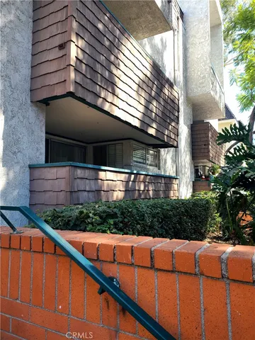 a outdoor view of an outdoor seating