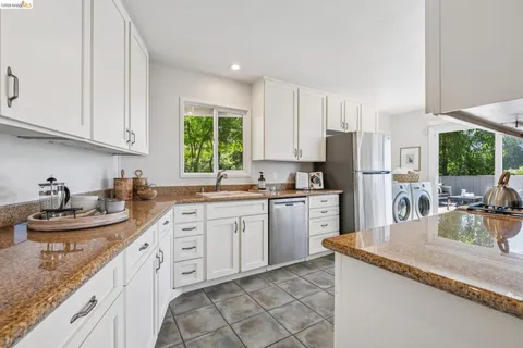 $989,000 | 2250 Pelham Place, Oakland, CA 94611