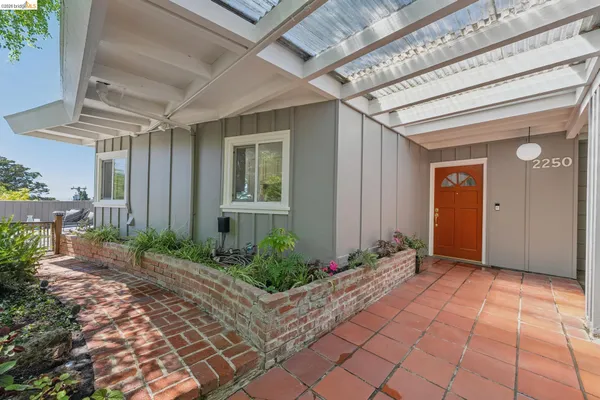$989,000 | 2250 Pelham Place, Oakland, CA 94611