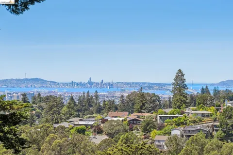 $989,000 | 2250 Pelham Place, Oakland, CA 94611