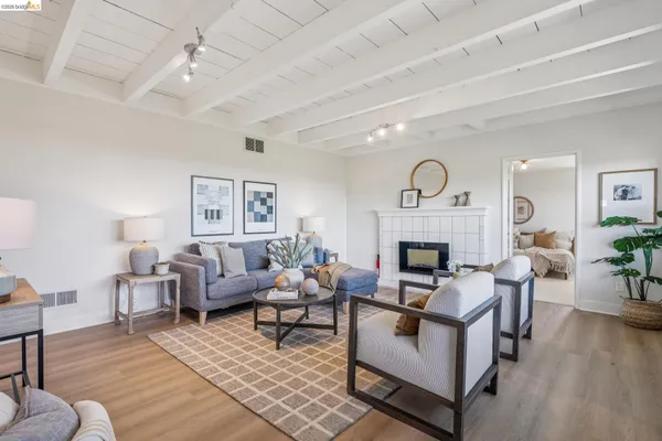 $989,000 | 2250 Pelham Place, Oakland, CA 94611