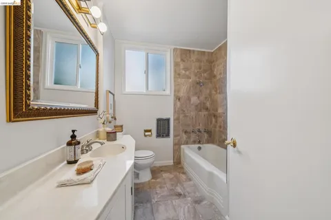 $989,000 | 2250 Pelham Place, Oakland, CA 94611