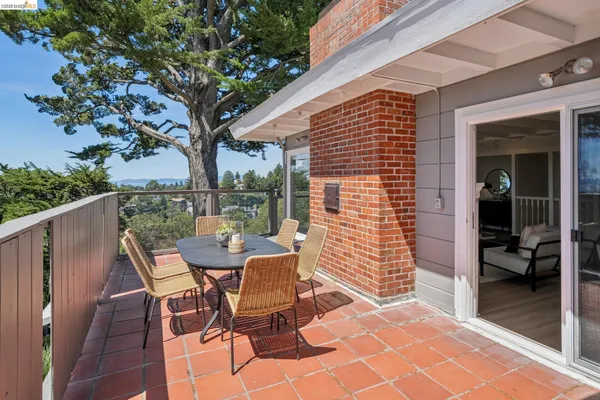 $989,000 | 2250 Pelham Place, Oakland, CA 94611