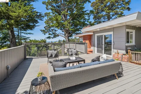 $989,000 | 2250 Pelham Place, Oakland, CA 94611