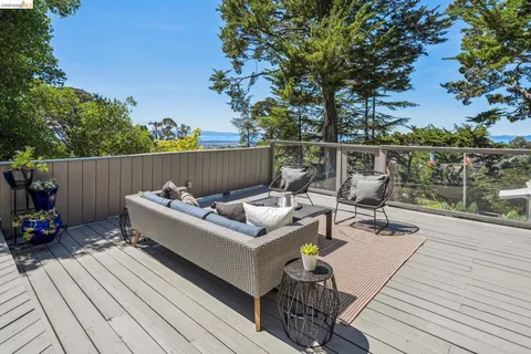 $989,000 | 2250 Pelham Place, Oakland, CA 94611