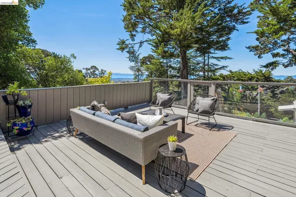 $989,000 | 2250 Pelham Place, Oakland, CA 94611