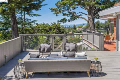 $989,000 | 2250 Pelham Place, Oakland, CA 94611