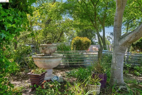 $989,000 | 2250 Pelham Place, Oakland, CA 94611