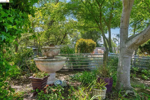 $989,000 | 2250 Pelham Place, Oakland, CA 94611