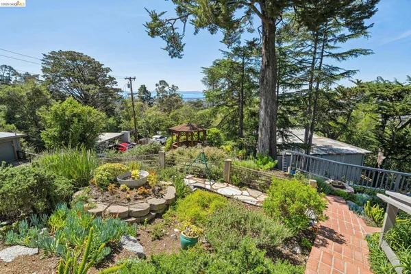 $989,000 | 2250 Pelham Place, Oakland, CA 94611