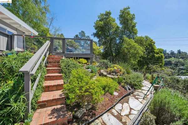 $989,000 | 2250 Pelham Place, Oakland, CA 94611