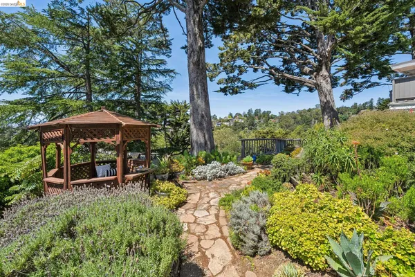 $989,000 | 2250 Pelham Place, Oakland, CA 94611