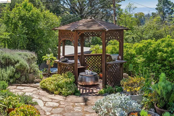 $989,000 | 2250 Pelham Place, Oakland, CA 94611