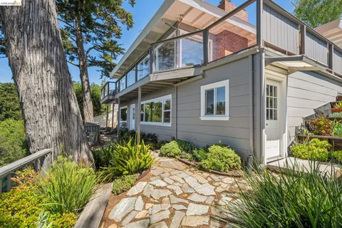 $989,000 | 2250 Pelham Place, Oakland, CA 94611
