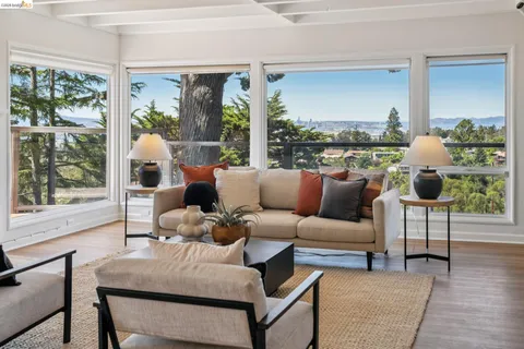 $989,000 | 2250 Pelham Place, Oakland, CA 94611