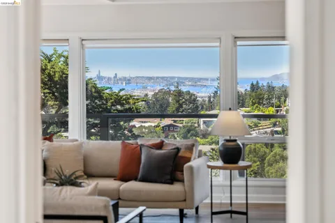 $989,000 | 2250 Pelham Place, Oakland, CA 94611