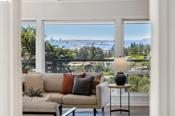 $989,000 | 2250 Pelham Place, Oakland, CA 94611